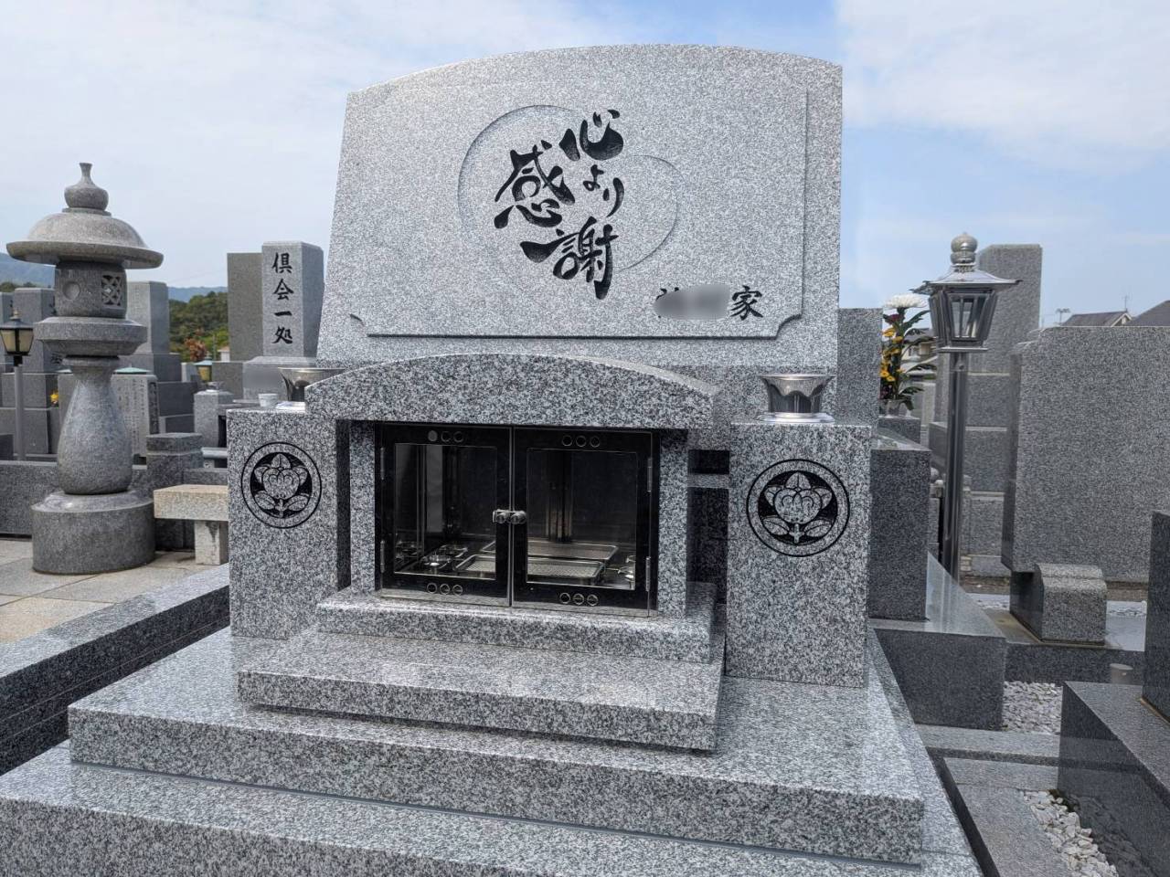 新規の洋墓を据付工事いたしました